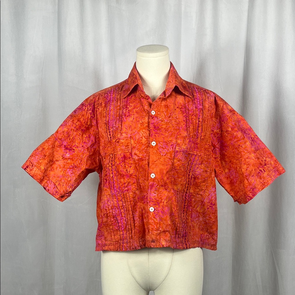 Dos‎ Carolinas Guayabera Handcrafted Embroidered Crop Short Sleeve Shirt.